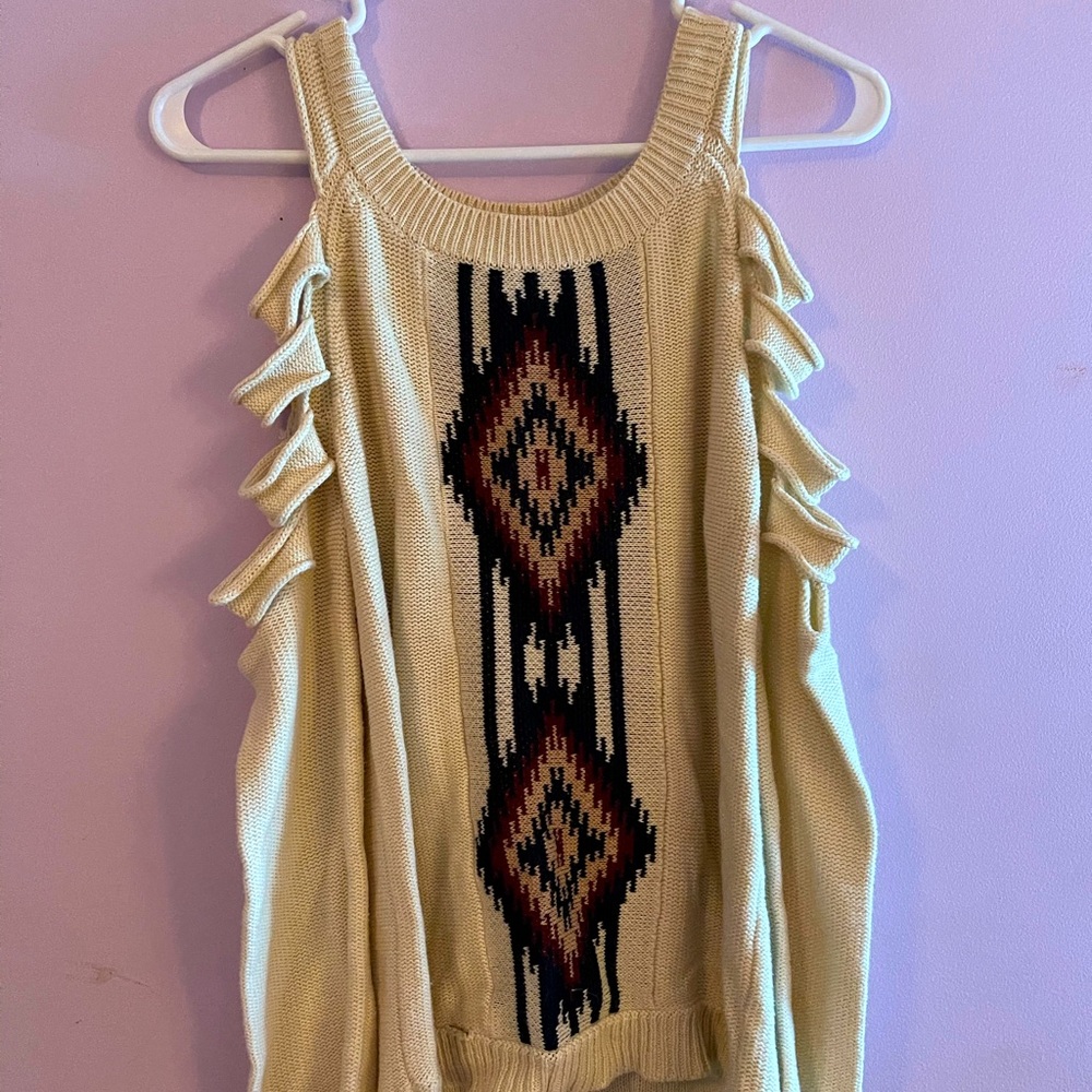 Sweater with slits on shoulders
